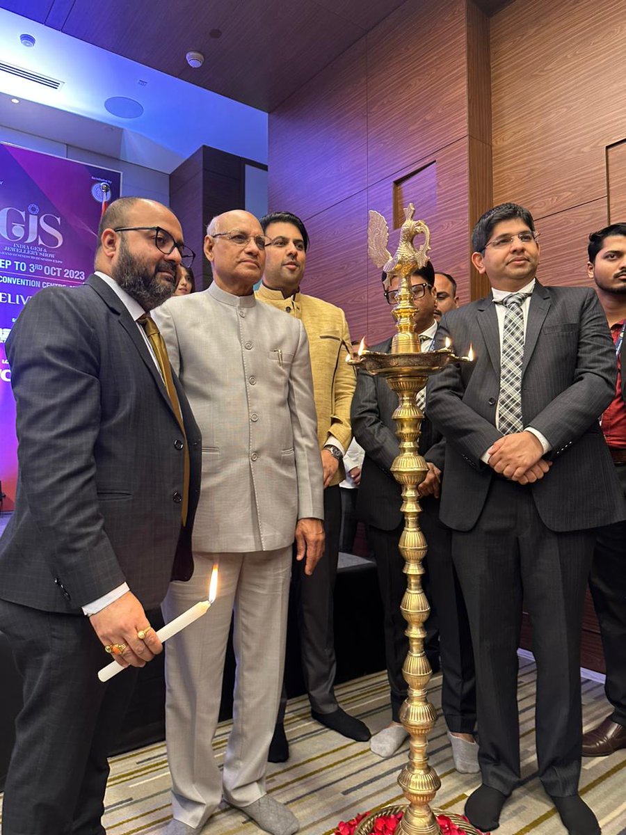 saurabh_gadgil's tweet image. Thank you GJC for having me as the Guest of Honour at the inauguration of the Gems and Jeweller show Diwali Edition! 

#GJS #DiwaliEdition #GJC #Inauguration #Mumbai #PNGJewellers #ThinkPure