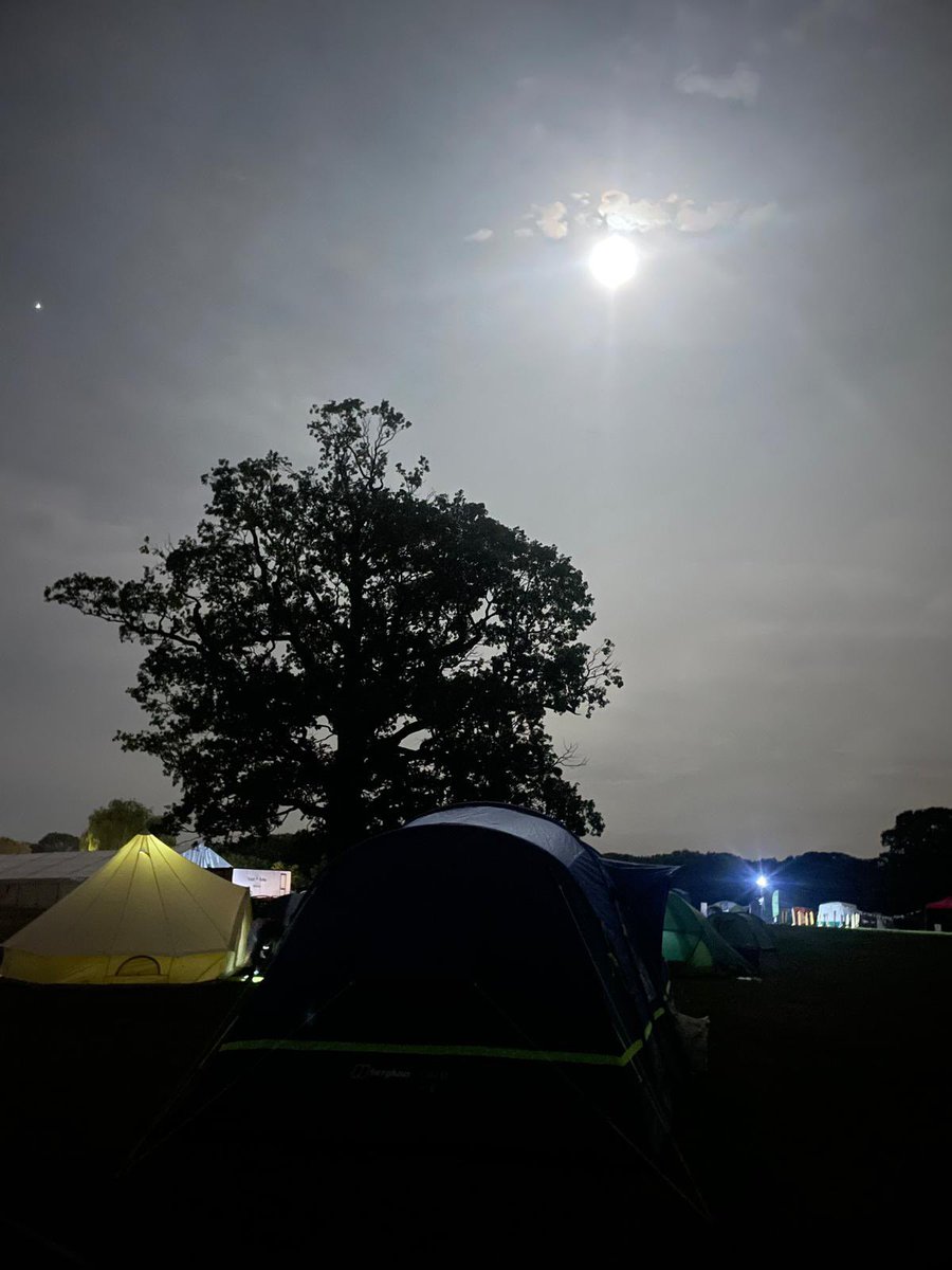 Juniper90174700's tweet photo. Last nights moon and Jupiter over the #GreatOak and this morning, Yoga underneath it. 
#fsaconference2023
#forestschool
#community https://t.co/rxVwG75Goa
