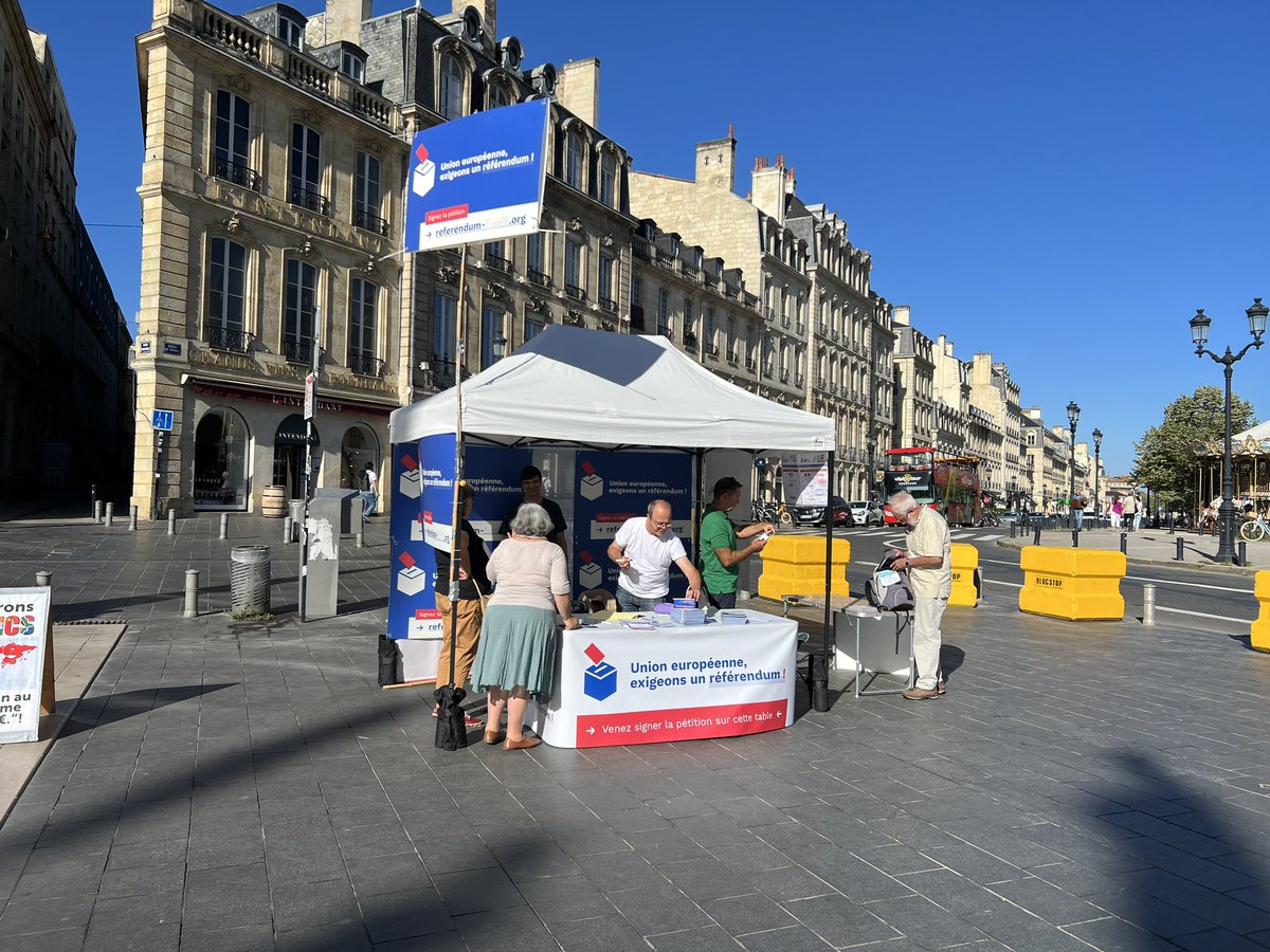 RLC_Aquitaine's tweet photo. https://t.co/nRdEnBsAvJ
Première table d’information organisée en Gironde par:
#GenerationFrexit de @CH_Gallois
#DeboutLaFrance de @dupontaignan
#LesPatriotes de @f_philippot
#SolidaritéEtProgrès de @JCheminade
#francesouveraine de @Guillaume_Bigot
Exigeons un #référendum https://t.co/m06QfO6fWI