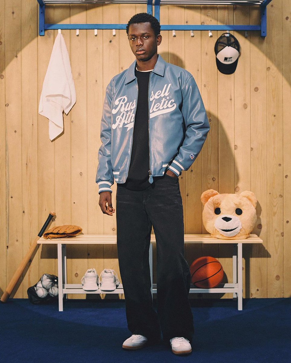 Back to the 90s board inspo

Russell Athletic by <a href="/pullandbear/">Pull&Bear</a>
