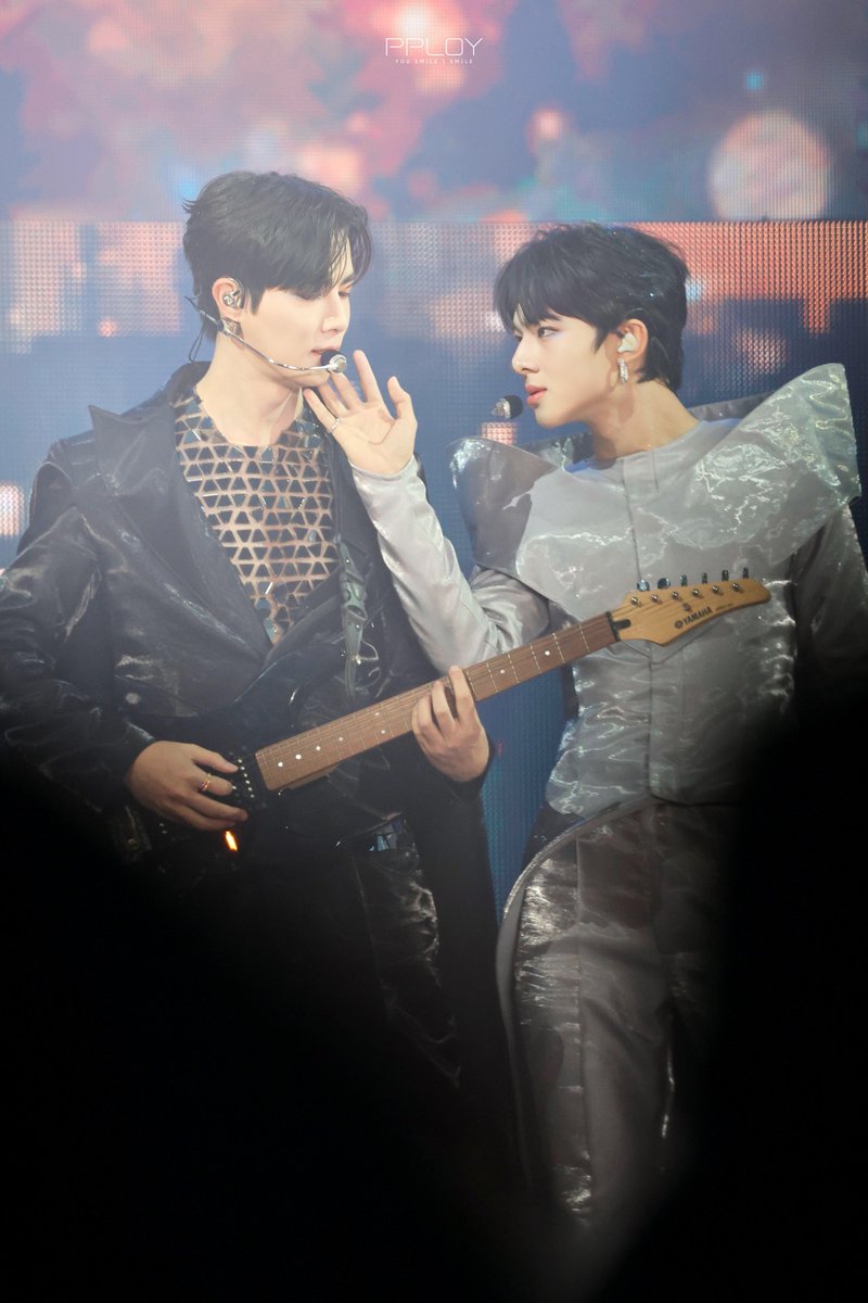 SirilukPts's tweet photo. แค่โชว์แรกก็จะวูบแล้ว

@zee_pruk @CwrNew 
#ZeeNuNewConcertDay1
#ZeeNuNew1stConcert 
#ZeeNuNewAnotherLifeConcertByLazada
#ZeeNuNew #ZeePruk #NuNew https://t.co/Pl11VHoswd