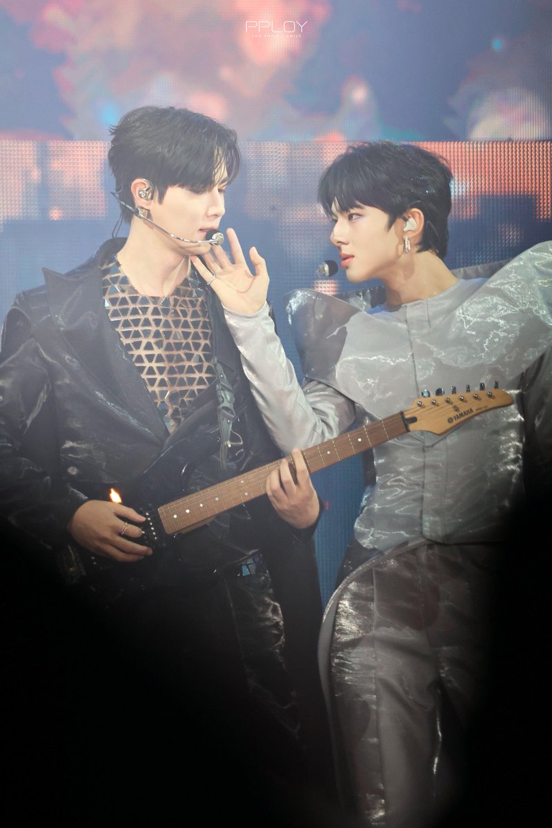 SirilukPts's tweet photo. แค่โชว์แรกก็จะวูบแล้ว

@zee_pruk @CwrNew 
#ZeeNuNewConcertDay1
#ZeeNuNew1stConcert 
#ZeeNuNewAnotherLifeConcertByLazada
#ZeeNuNew #ZeePruk #NuNew https://t.co/Pl11VHoswd