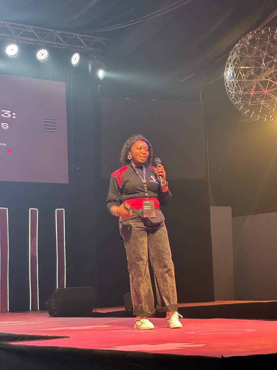 SheCodeAfrica's tweet photo. Official opening/welcome speech by the one and only @elegant_tolly 👏👏 https://t.co/wAbhLroAv7
