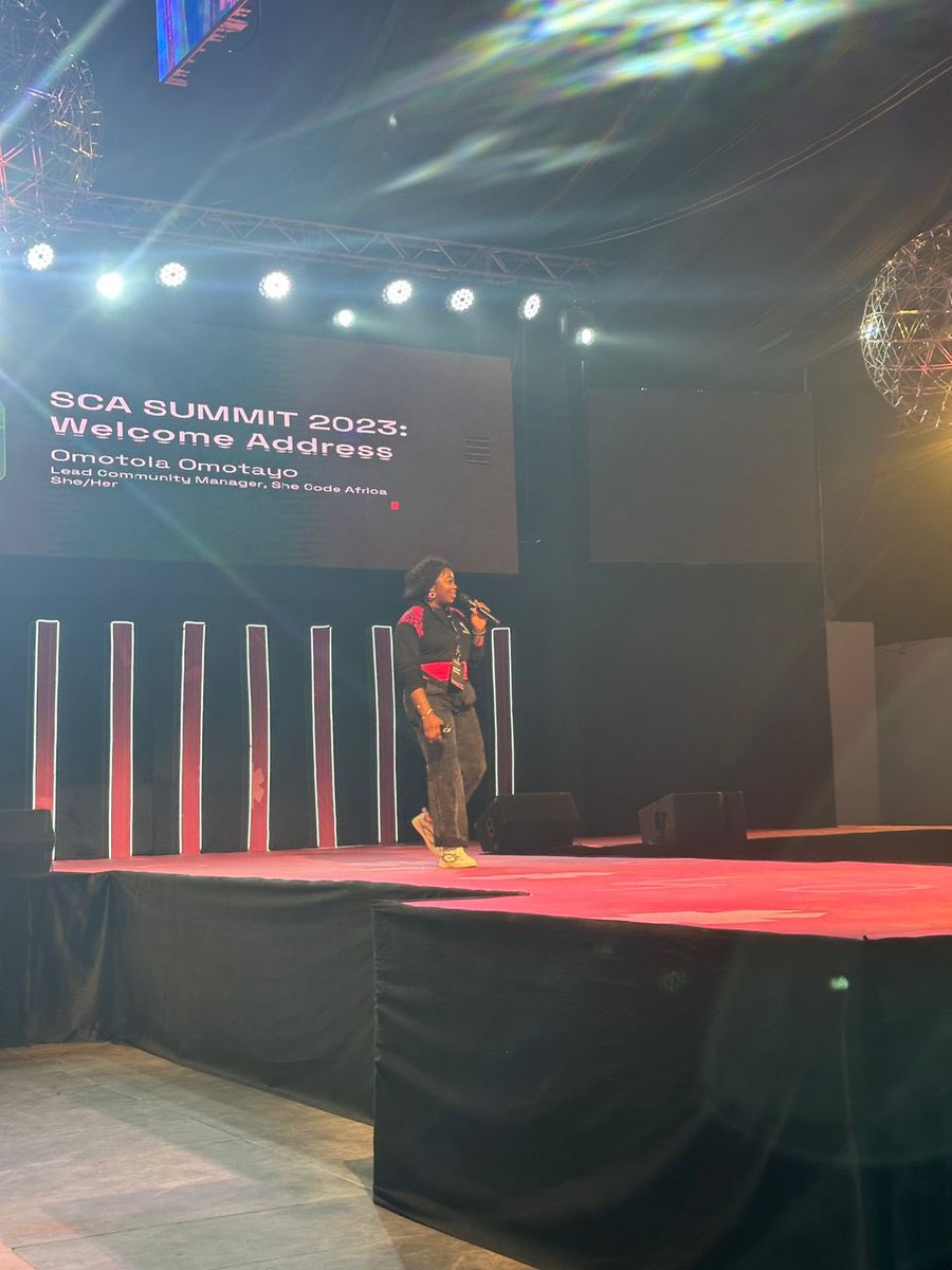 SheCodeAfrica's tweet photo. Official opening/welcome speech by the one and only @elegant_tolly 👏👏 https://t.co/wAbhLroAv7