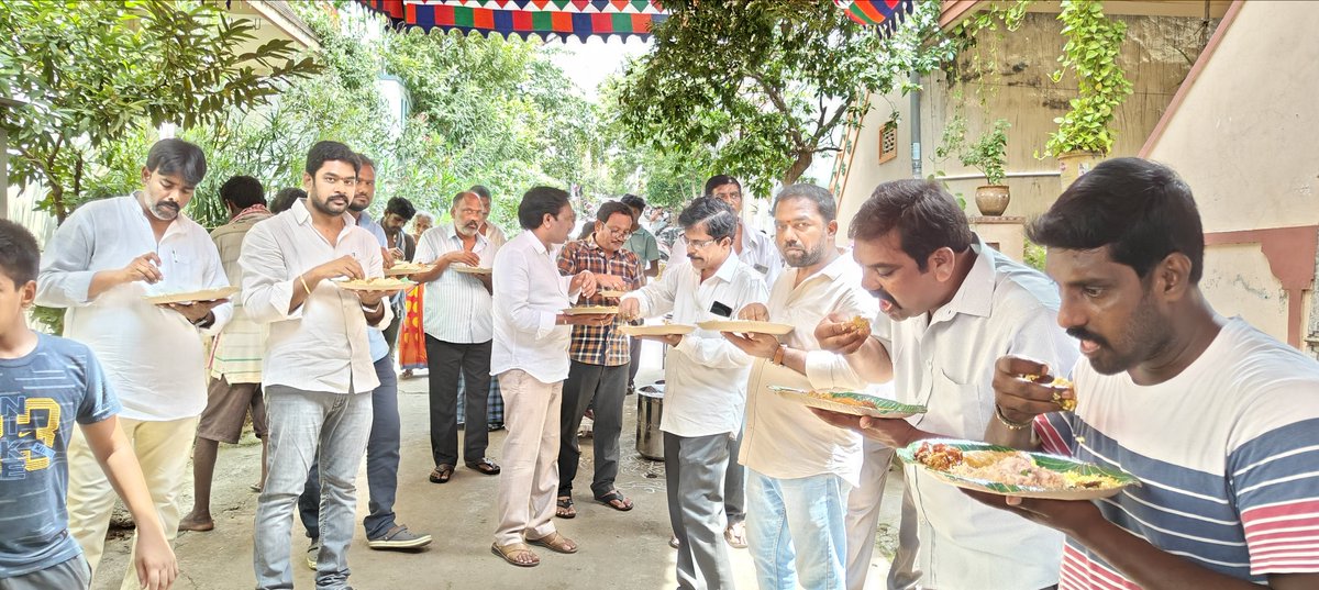 SakhariJsp's tweet photo. р░Ир░░р▒Лр░Ьр▒Б: #RajeevNagar , #BhuwaneswarNagar Colony р░ир░Вр░жр▒Б р░╢р░ир░┐р░╡р░╛р░░р░В р░ор░зр▒Нр░пр░╛р░╣р▒Нр░ир░В р░Ер░ир▒Нр░ир░╛р░жр░╛р░ир░В р░Хр░╛р░░р▒Нр░пр░Хр▒Нр░░р░ор░В р░▓р▒Л р░╡р░╛р░░р░┐ р░Жр░╣р▒Нр░╡р░╛р░ир░В р░ор▒Зр░░р░Хр▒Б р░кр░╛р░▓р▒Нр░Чр▒Кр░ир░бр░В р░Ьр░░р░┐р░Чр░┐р░Вр░жр░┐.
р░╢р░╛р░Цр░░р░┐ р░╢р▒Нр░░р▒Ар░ир░┐р░╡р░╛р░╕р▒Н
#Bheemili
@DrSandeepJSP
@JanaSenaParty https://t.co/7p8hbW8bH9