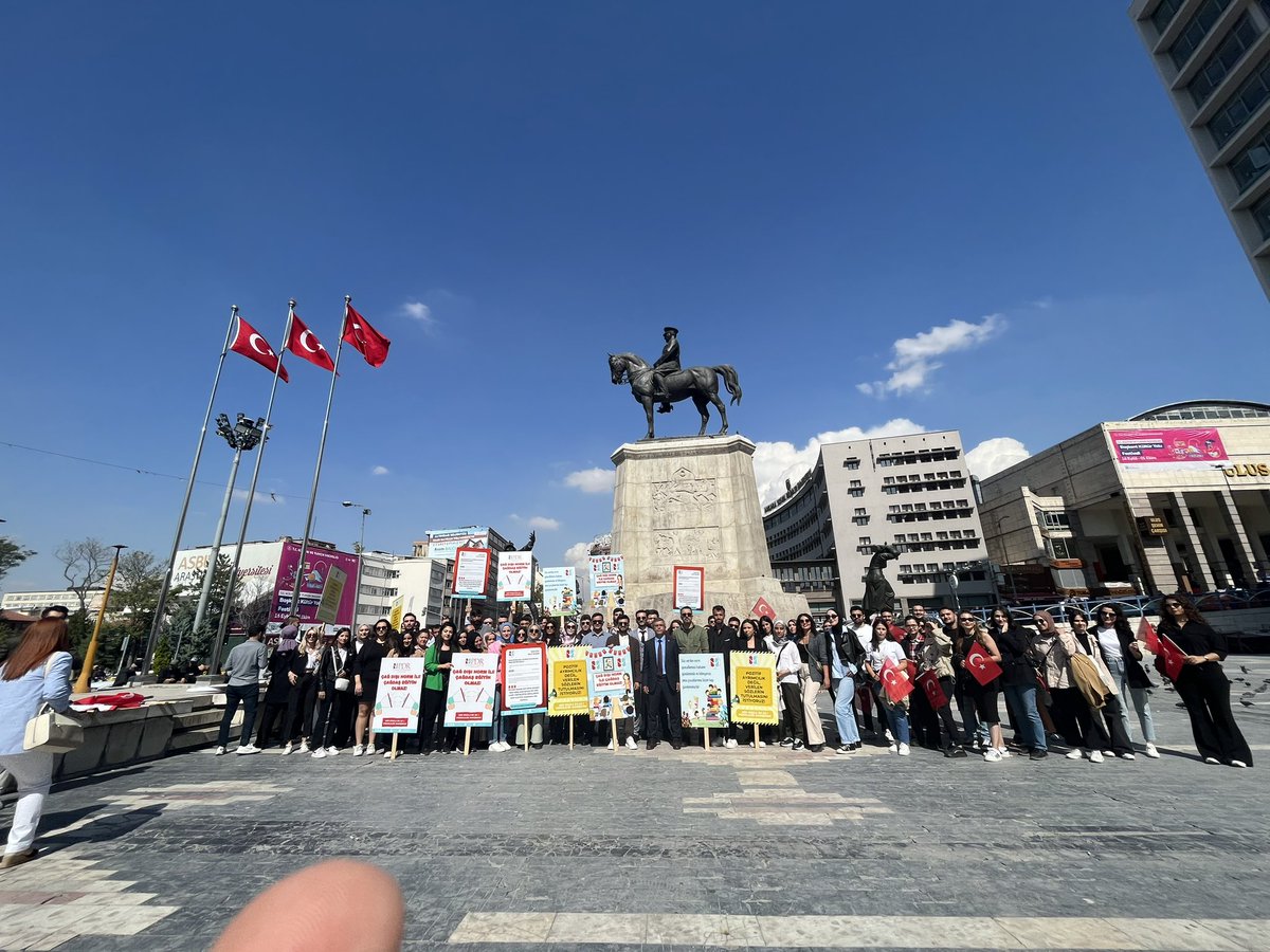mesutyldrm_pdr's tweet photo. Büyük Ankara Buluşması, Norm basın açıklaması için Ulus Heykeldeyiz.
Tüm psikolojik danışman meslektaşlarımızı bekliyoruz .
Tabii ki psikolojik danışman adayı lisans öğrencilerimizde bizi yalnız bırakmayacağını biliyoruz .

@turkpdrdernegi 
@pdrogrencileri 
@turkpdrtopluluk 
@turkpdrdestek 

#30Eylül
#PsikolojikDanışmanlarGünü