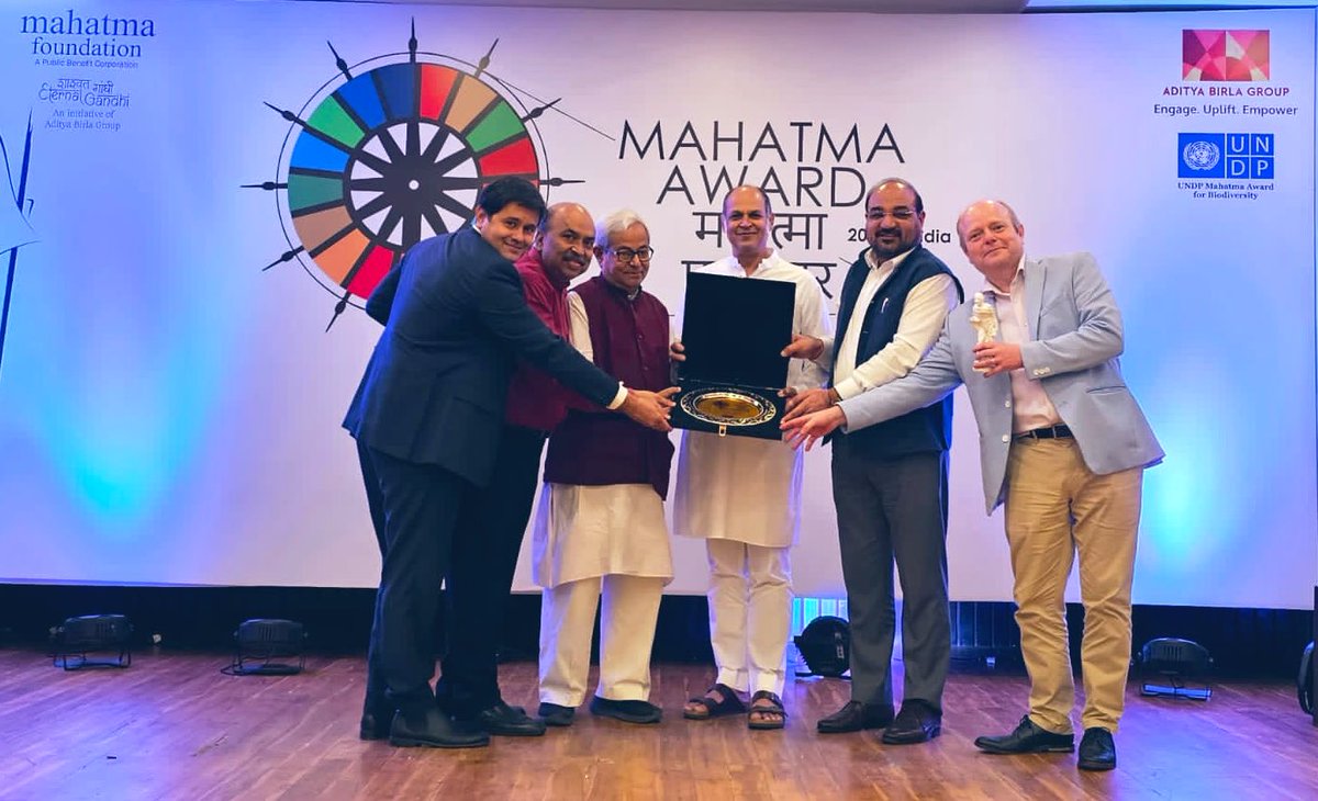 ICRISAT (@icrisat) on Twitter photo We are very glad to share that #ICRISAT received the
'UNDP #MahatmaAward for Biodiversity'
Thanks to <a href="/mahatmaaward/">Mahatma Award | महात्मा पुरस्कार</a> <a href="/UNDP/">UN Development</a> <a href="/AdityaBirlaGrp/">Aditya Birla Group</a> and <a href="/amitsmahatma/">CSR Man of India</a> for this recognition.
Read more - pressroom.icrisat.org/icrisat-wins-p… We are very glad to share that #ICRISAT received the
'UNDP #MahatmaAward for Biodiversity'
Thanks to <a href="/mahatmaaward/">Mahatma Award | महात्मा पुरस्कार</a> <a href="/UNDP/">UN Development</a> <a href="/AdityaBirlaGrp/">Aditya Birla Group</a> and <a href="/amitsmahatma/">CSR Man of India</a> for this recognition.
Read more - pressroom.icrisat.org/icrisat-wins-p…