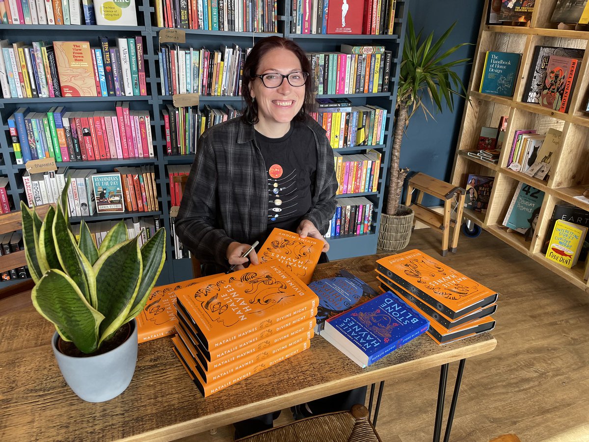 🎉 Happy Saturday!! I popped into The Heath Bookshop in Birmingham and did some signing, check them out if you’re in the neighbourhood 🥰 There’s signed special editions of Divine Might at other indies & Waterstones too, please let me know if you spot any this weekend 📙🧡