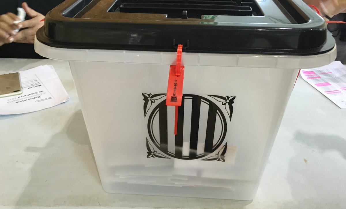 Antoni_Gelonch's tweet photo. #taldiacomavui,el 2017,tingué lloc un Referèndum d'Autodeterminació a Catalunya,q el TC espanyol havia declarat il·legal. Els resultats foren: Electors: 5.313.564; Votants: 2.286.217; Vots nuls:19.719; Sí: 2.044.038; No: 177.547; Blancs: 44.913. S'intentà evitar el vot x la força https://t.co/fQy4YWZgQw