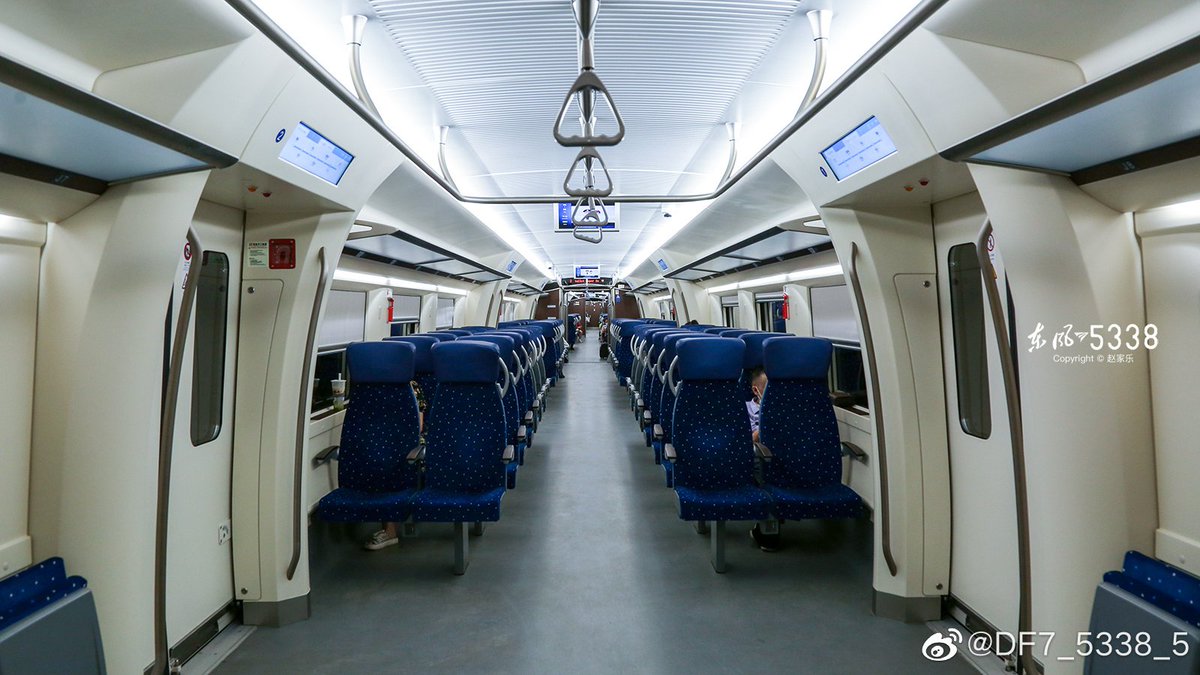 Regional trains (CRH6A and CJ6 series) of the Changsha–Zhuzhou–Xiangtan regional railway. Posted by DF7_5338_5.