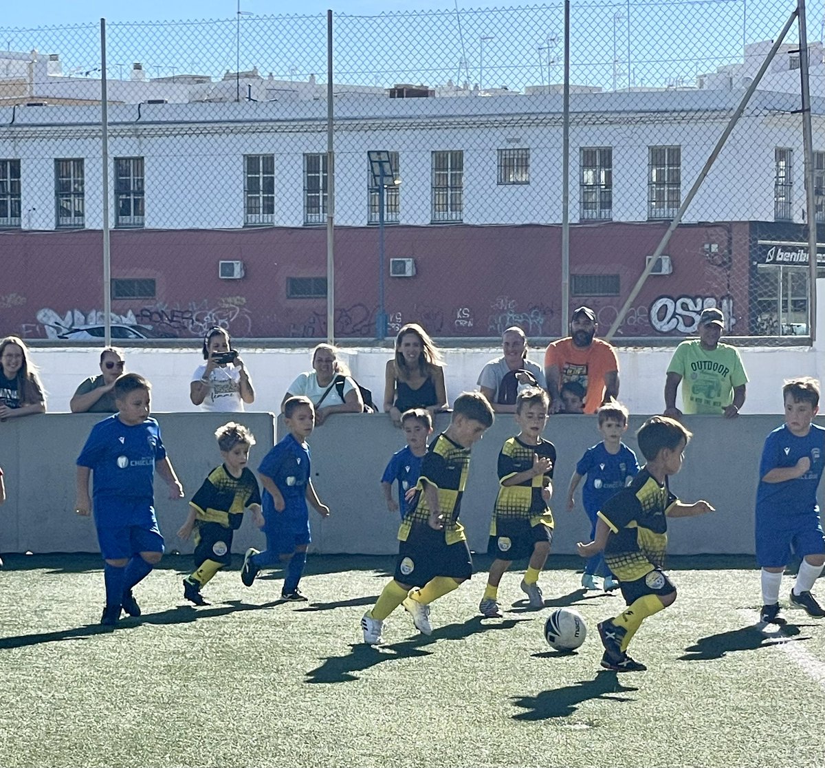 👦🏻👦🏼PELUSAS💛

Bonita tarde de convivencia  que tuvieron ayer nuestros más pequeños #pelusas con nuestros compañeros de <a href="/ADTiempoLibre/">A.D. Tiempo Libre</a> .