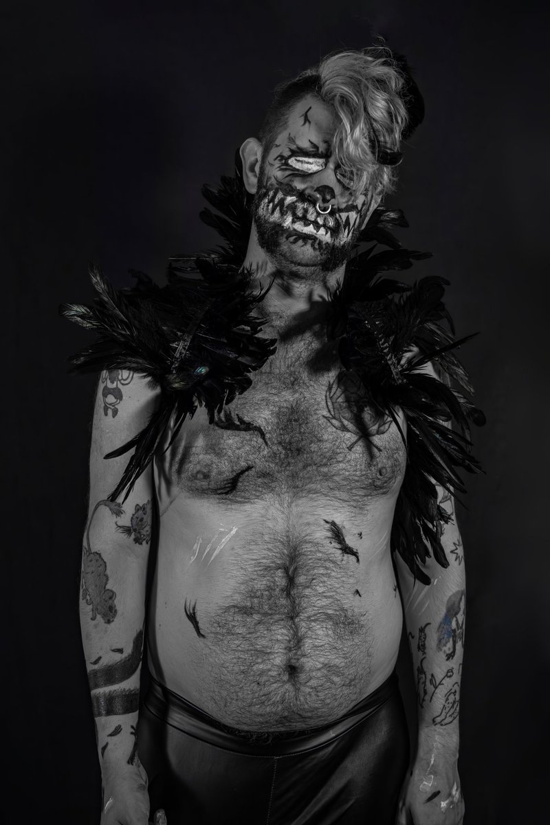 MrGJohnson's tweet photo. YOU WOULDN'T...

Dress up as the anthropomorphised representation of your trauma and get @SWhelanCurtin to take photos.

Oops.

1/5 https://t.co/WaXDQA7hnT
