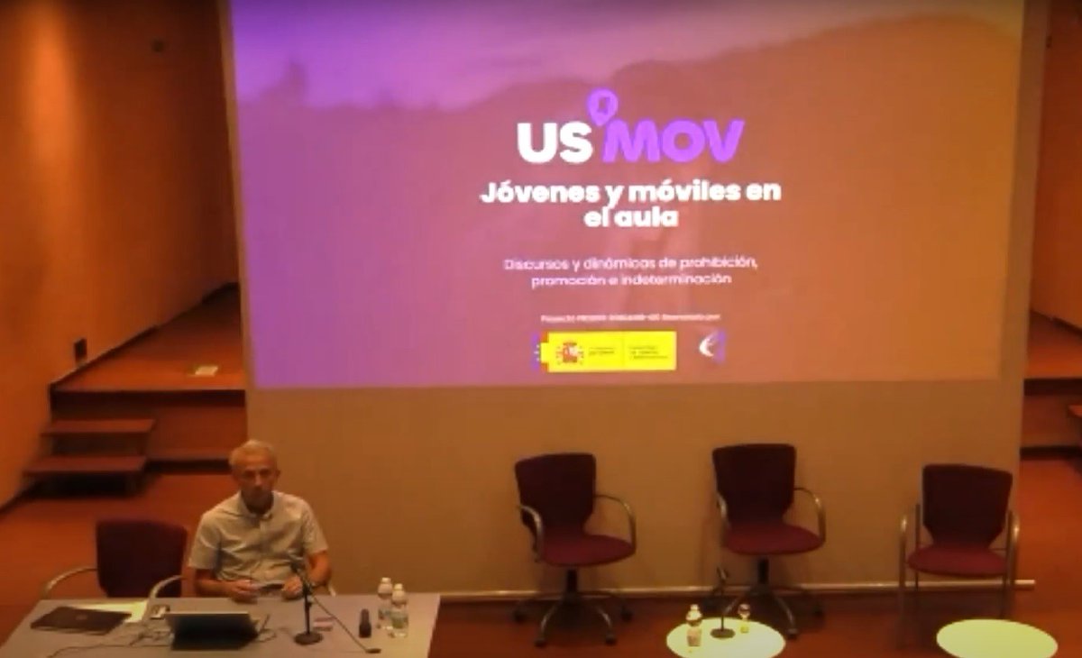 Presentant el projecte US'MOV usmov.es  a la 12ª Trobada Centres innovadors a Catalunya (DiM-EDU) dimglobal.ning.com/profiles/blogs…