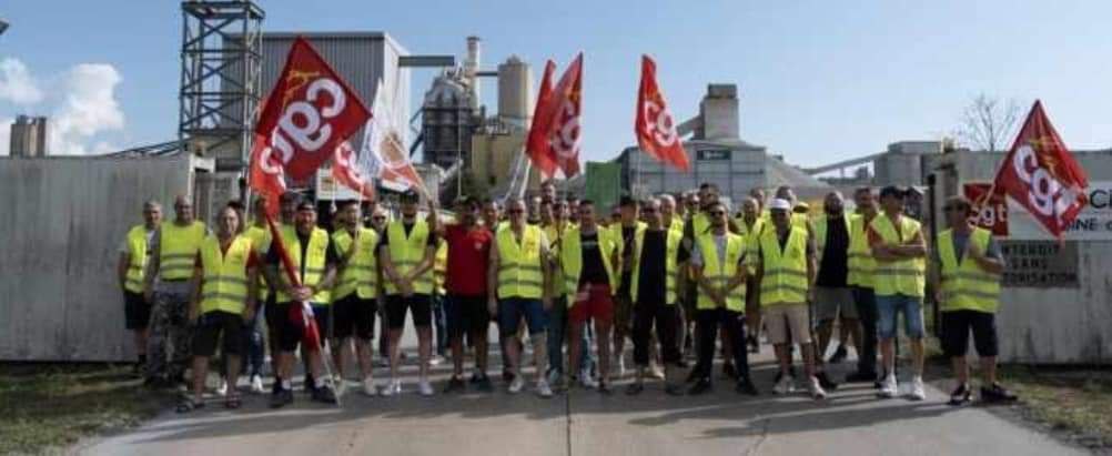 MarinaMesure's tweet photo. Soutien aux salariés de #Calcia en grève depuis 24 jours ! ✊️
Les revendications sont + que légitimes : dignité, bonnes conditions de #travail et fin des violences psychologiques perpétuées par la direction.
Le mépris doit cesser : RDV le 3/10 pour une grande mobilisation ! https://t.co/ZG4Rs6Xqss