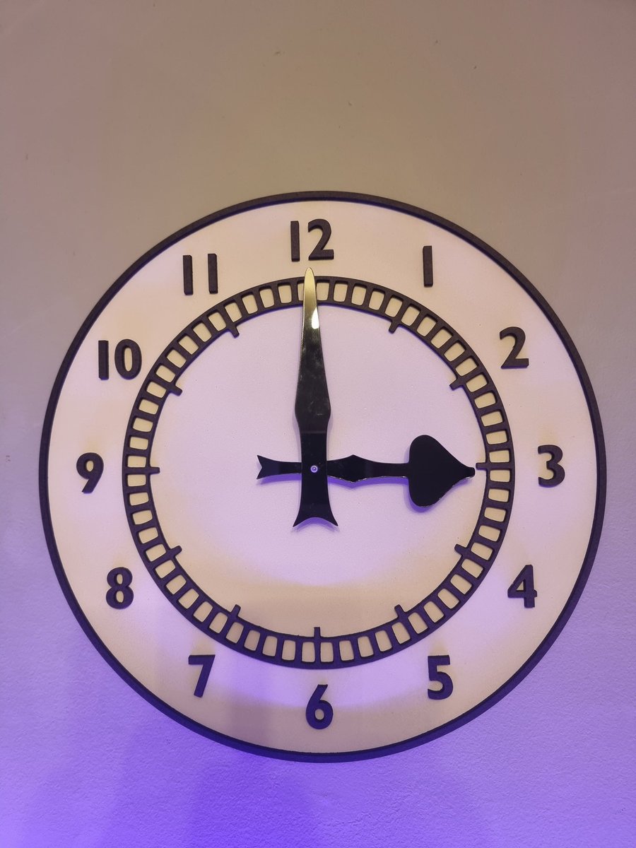 sliney66's tweet image. ⚠️ 🚨 COMPETITION TIME 🚨 ⚠️ 
WIN A CLOCK END CLOCK WHEN ARSENAL BEAT BOURNEMOUTH.  TO ENTER LIKE, FOLLOW AND RETWEET. CLOCKS AVAILIABLE FOR JUST£30 AT MADJACKSIGNS.COM CHECK OUT ALL OUR CLUB CRESTS ALSO. #BOUARS #arsenal #Gunners #gooners #COYG #clockend #PremierLeague