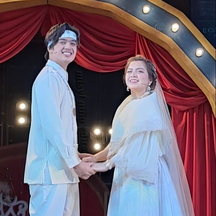 Ohhh,kay sarap niyong mahalin. 

ctto

KDLEX SPLENDIFEROUS PAIR

#KDLEXFirstBallTwoGether