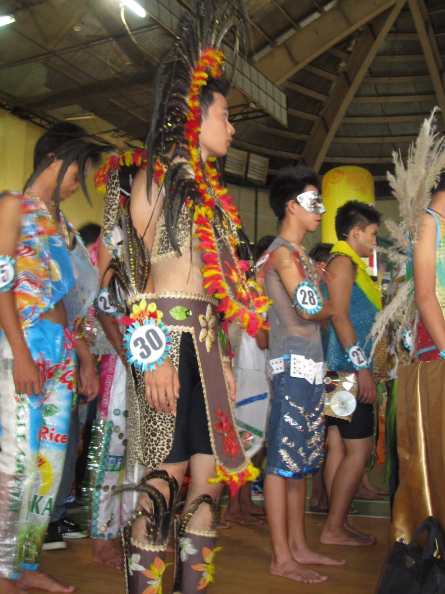 papayesjohny's tweet photo. 12 years ago… Sumali para may ambag ung section nyo. HAHAHAHA #HSdays #Throwback https://t.co/TRpP3wBi7f