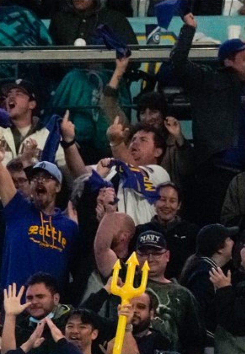 zachleft's tweet photo. @Mariners love this guys energy https://t.co/jBcTMQJfxL