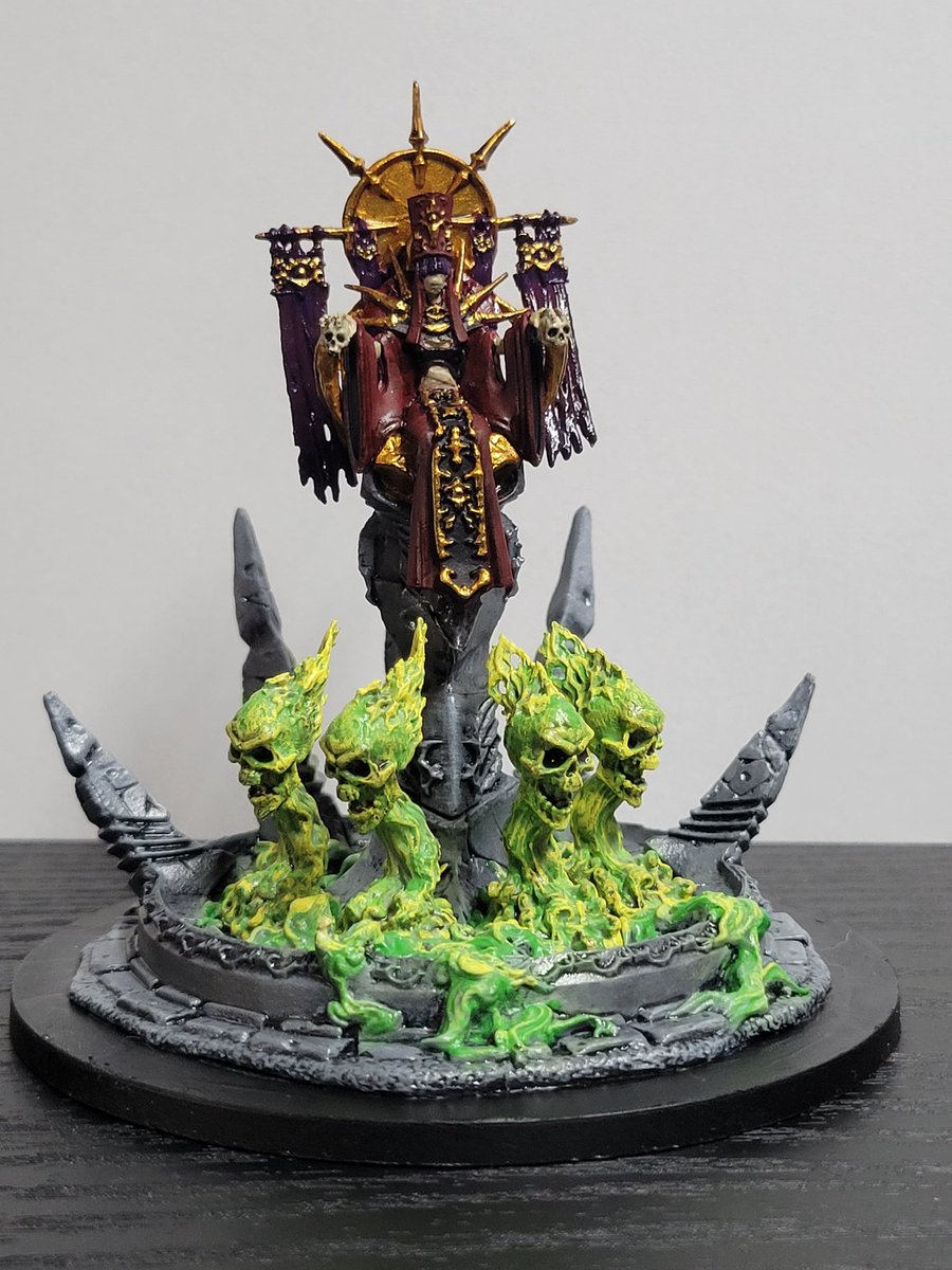 Pretty happy how the Lich Empress by @SteamforgedLtd came out. 
#epicencounters
#dnd
#miniaturepainting