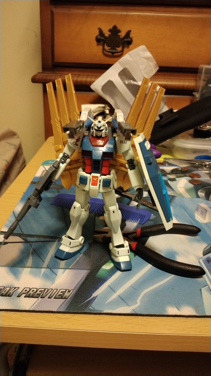 I have no idea what I was thinking. However, it does look cool. Parts of the Helios Gundam, the Captain Zeon Gundam, and a re-color RX-78. 

#gunpla #kitbash