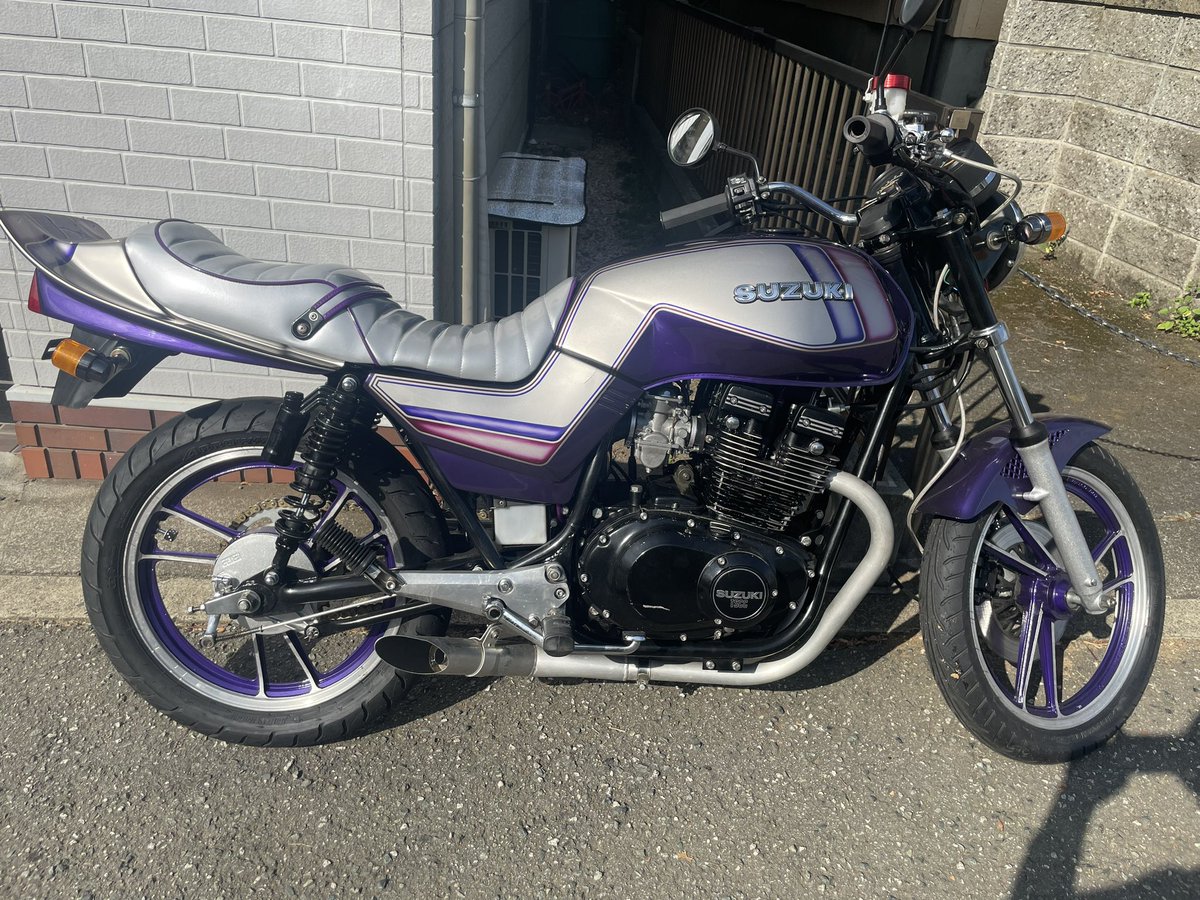Koyama7700Seven's tweet photo. 皆さん！お疲れ様です☺️
GSX400E刀の委託販売車両です！
走る、曲がる、止まる問題無し！今は特に気になる異音無し！現状80万
車検３年取得の場合85万です！
逆車の為、現状の場合は
通関証明、譲渡証、製造証明のお渡しします！
本当に欲しい方のみ連絡下さい！　つづく https://t.co/Z0iViLzs7S