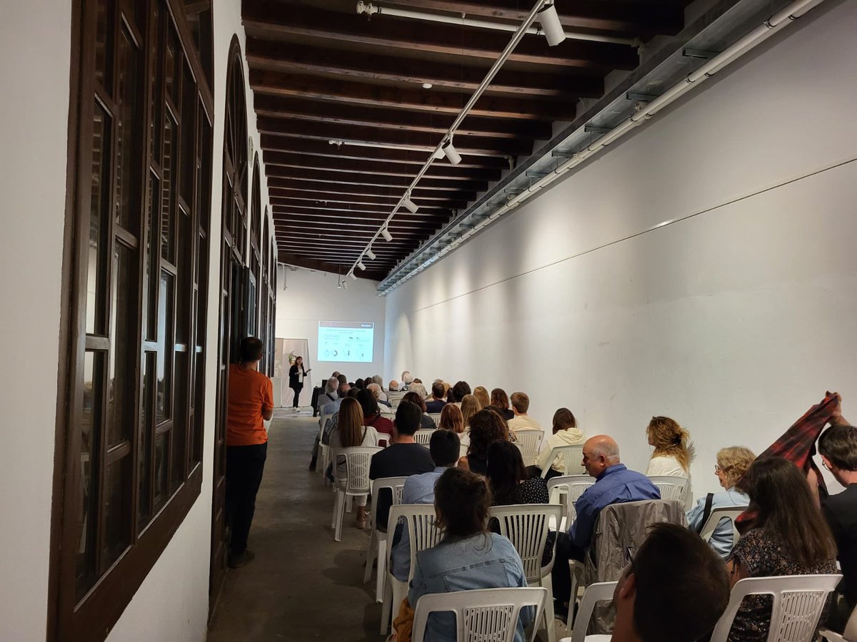 ExploratoriRN's tweet photo. A la #NitRecercaCAT23 a Berga ha tingut lloc la Microxerrada d’Aaron Call de @BSC_CNS i Laura Cutando de @INC_UAB amb un ple absolut al Claustre de Sant Francesc @AjuntamentBerga https://t.co/STvLumMTwK