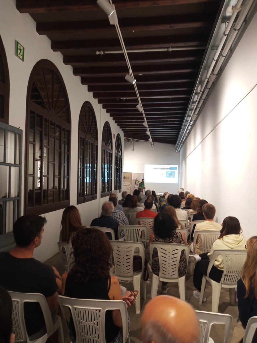 ExploratoriRN's tweet photo. A la #NitRecercaCAT23 a Berga ha tingut lloc la Microxerrada d’Aaron Call de @BSC_CNS i Laura Cutando de @INC_UAB amb un ple absolut al Claustre de Sant Francesc @AjuntamentBerga https://t.co/STvLumMTwK