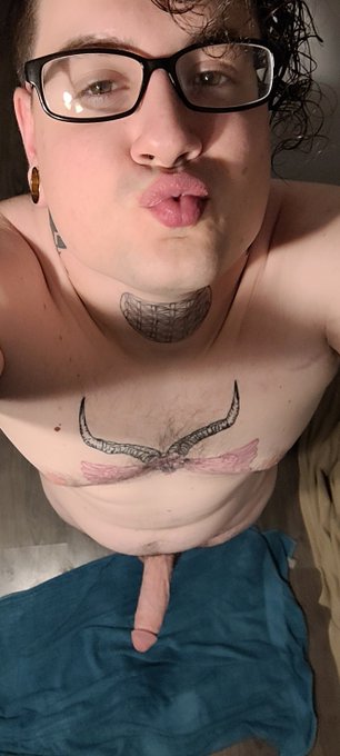 Sweet dreams zzz Just edited this week's vid and wanted to give some kisses hehe https://t.co/jgE9zm