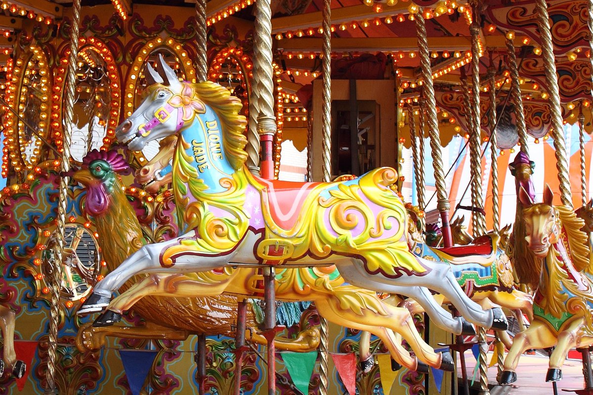 🎠 Vandaag begint de kermis in Hulsel! Hier vind je alle informatie: reuseldemierden.nl/kermis 
Fijne kermis!