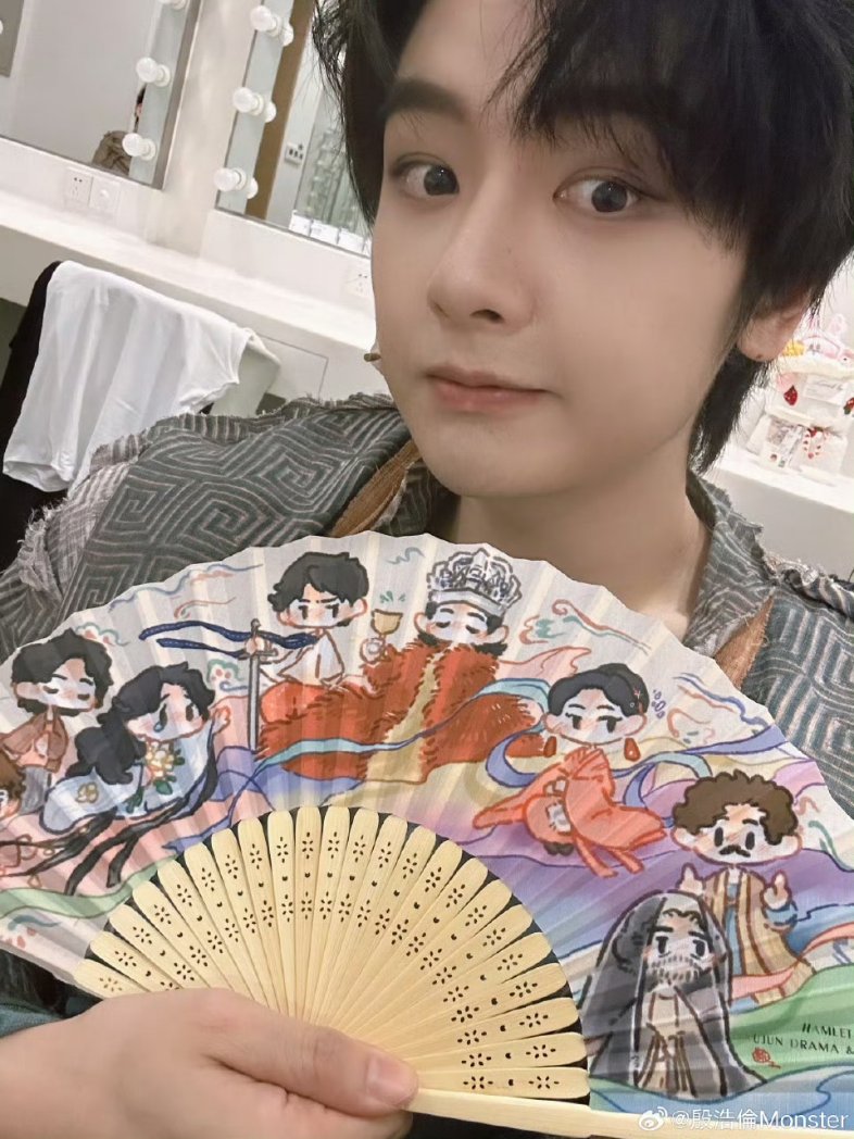 YuanYuepit's tweet photo. อยากได้พัด​ Hamlet มากเลยฮ่าวหลุน​ ขายมั้ยคะที่รัก😭🙏💖💖💖 https://t.co/u2rI7tMgBh
