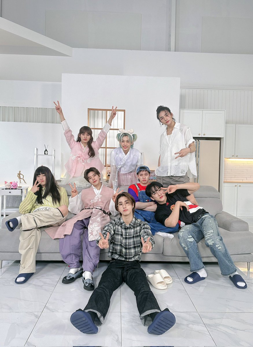 TurkiyeKpop127's tweet photo. [ Türkçe Çeviri ]
Skz code 40. Bölümü sizler için çevirdik. Bize destek olmak için kanala abone olmayı unutmayın 🖤🤍

🔗https://t.co/BBUydTdx46

#KpopFamikyTurkey 
#StrayKids #스트레이키즈
#스키즈코드 #SKZCODE
#CHUSEOKSPECIAL #SKZFamilyReturns
#YouMakeStrayKidsStay https://t.co/17GSn8ycTA