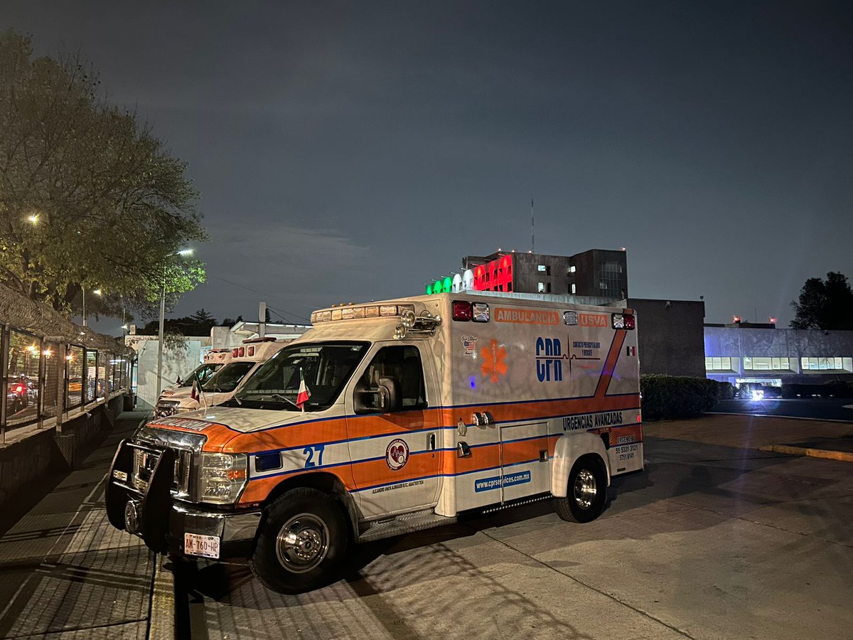 CPRServicesMx's tweet photo. Unidad 27 realiza traslado de urgencia de paciente femenina por caída al interior de las aduanas del Aeropuerto al Hospital de Traumatología del IMSS “Dr. Victorio de la Fuente Narváez”.

Agradecemos su confianza.

#cprservicesmx #serviciodeambulancia #traslados https://t.co/BdRAaFAvSH