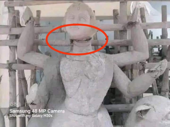 Extremists vandalized the uncompleted Durga Pratima in Narail, Thakurbari, #Bangladesh. This is the 4th attack on a Durga idol before the commencement of Durga Puja in the country
#DurgaPujaAttack2023
#BangladeshiHindus
#DurgaPuja2023 

Image Courtesy: @VoiceH71