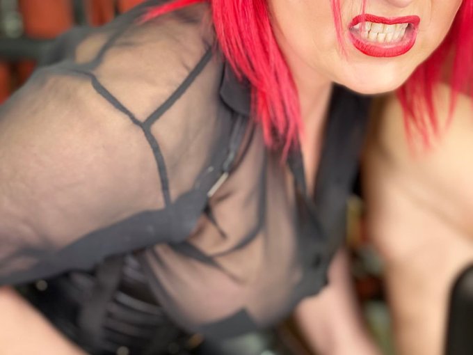 I'm online right now on Skyprivate - pay-per-minute system for Skype live shows. Call me right now in