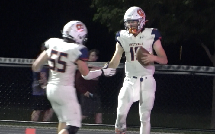 There was a lot of scoring in Williamsville as the Bullets hosted the New Berlin Pretzels.

The Cates brothers combine for 7 touchdowns for Williamsville while Lucas Bixby was involved in all six New Berlin touchdowns.

See all the touchdowns here:
channel1450.com/2023/09/29/wil…