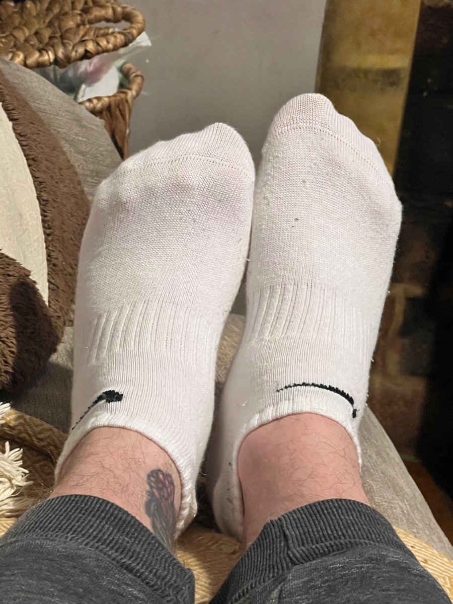 nakedfeetlad's tweet photo. #feet #feetcontent #feetfinder #feetpic #feetpicsforsales #feetfetiche #trainersocks #MorningVibes https://t.co/JecokdoiW5