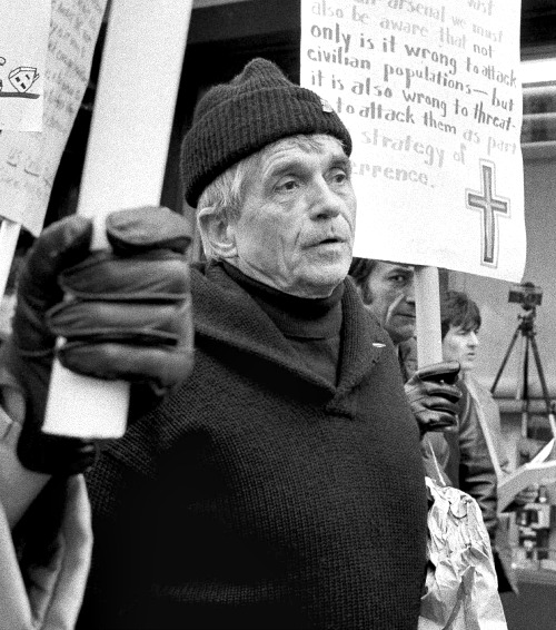 MartinAtTheEdge's tweet photo. Jesuit activist Daniel Berrigan said that ‘the great #revolutionary virtue is #endurance.’ Part of that endurance comes from abiding in yourself and choosing to stay on good terms with your life.” (@FrGregBoyle) #TheWholeLanguage https://t.co/OXYdn74Il9