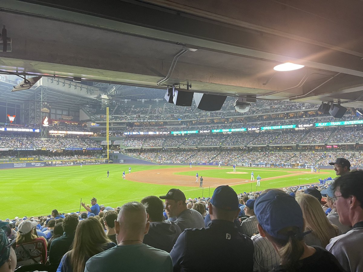 Solivanti13's tweet photo. Awesome night with my #pogofam and even though our team didnโt win and we forgot to take a group picture, it was an absolute blast! #PokemonGOfriends #Cubs #ShinyPokemon #sweatypogo https://t.co/MYar2yCCk2