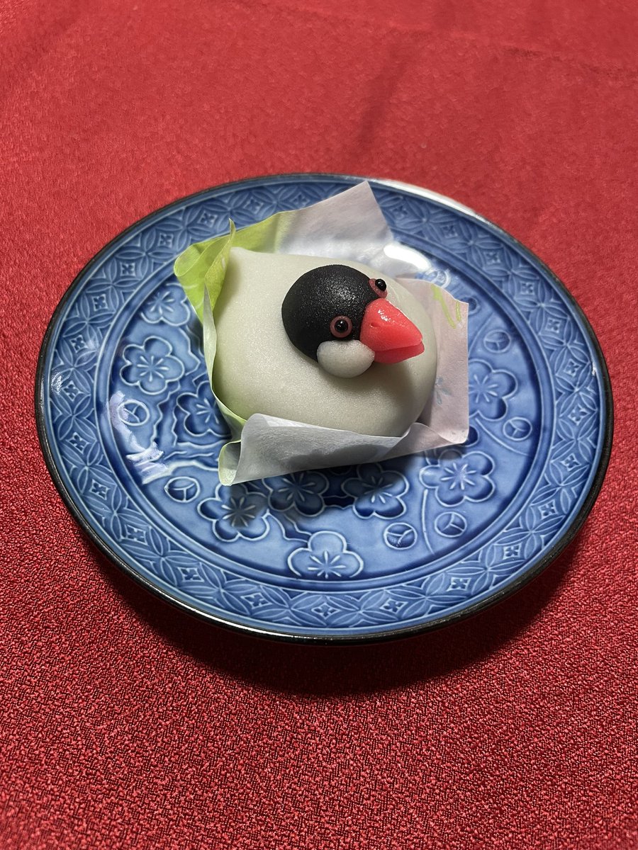 「この間、奈良で買えた文鳥の練り切り菓子…よくおすすめで流れてくるかわいい和菓子屋」|JinyaS 🌕のイラスト