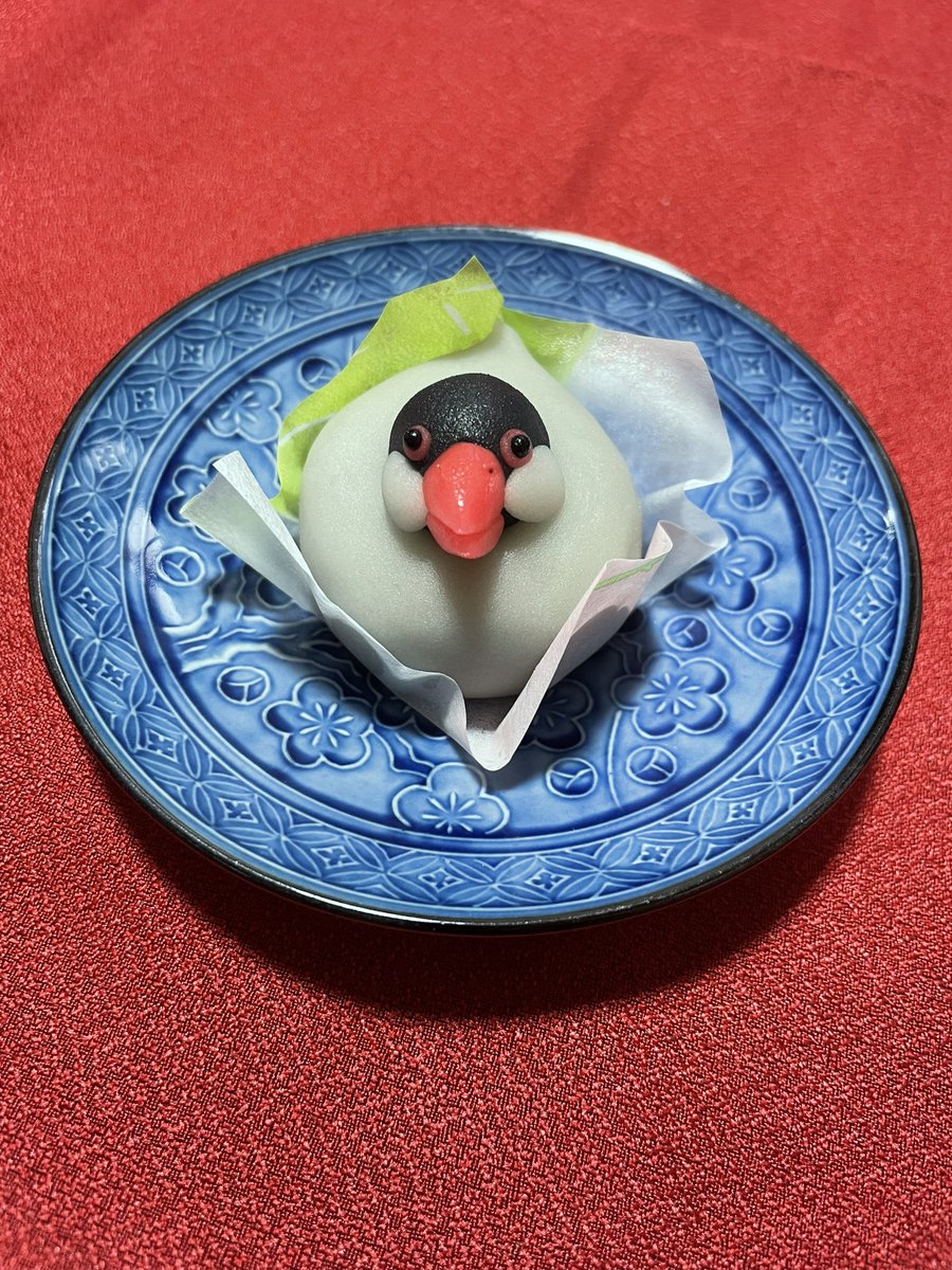 「この間、奈良で買えた文鳥の練り切り菓子…よくおすすめで流れてくるかわいい和菓子屋」|JinyaS 🌕のイラスト