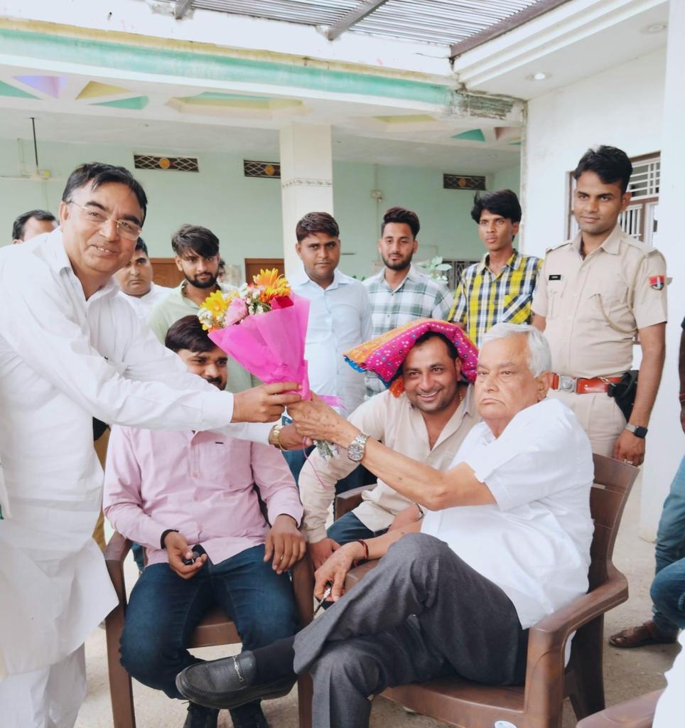 kuldeep9468's tweet photo. “महानता वह नहीं होती कि आप गिर गए और उठे ही ना महानता उसे कहते हैं जवाब गिरकर बार-बार उठते हैं..”
@DrKirodilalBJP 
@drmanojrajoria 
@_RoopsinghMeena https://t.co/40XHng426H