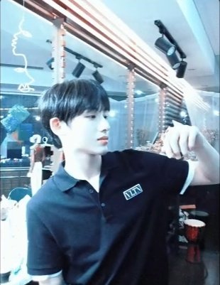 soonyunqi's tweet photo. "do you want to see butterflies in my house?" https://t.co/tZbjxIuNUq