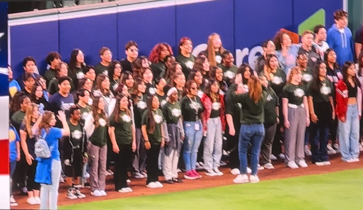 ballardcandi's tweet photo. Titan choir sings at Angels Stadium! #TitanPride @Tahquitz_Titans @HemetUnified https://t.co/rx42aqGqUI