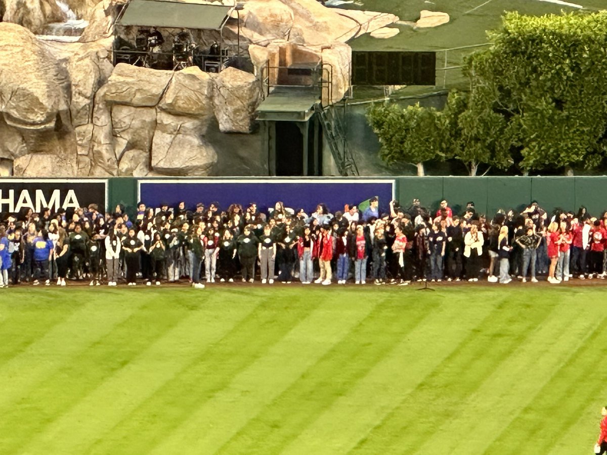 ballardcandi's tweet photo. Titan choir sings at Angels Stadium! #TitanPride @Tahquitz_Titans @HemetUnified https://t.co/rx42aqGqUI