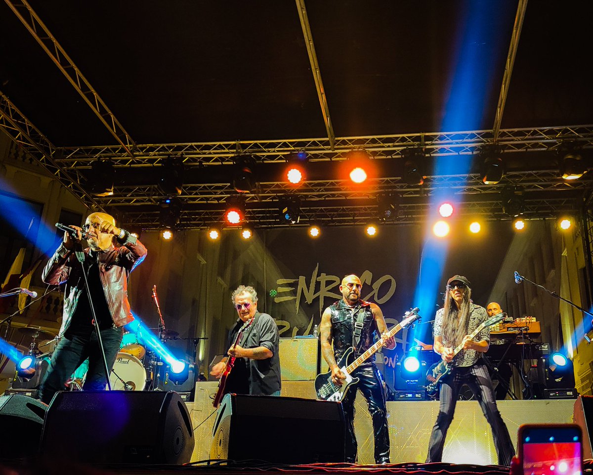 dedina79's tweet photo. @enricoruggeri 
Arrivederci! https://t.co/ghZGyeyCZd