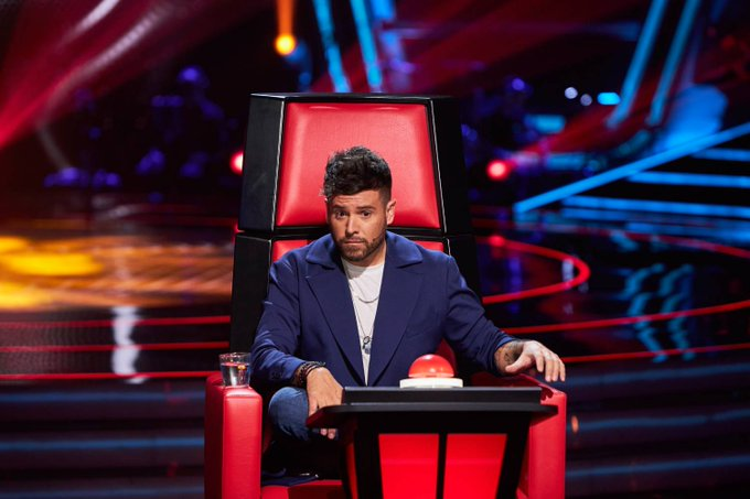 blvcom's tweet photo. 🎤 Ayer las audiciones a ciegas de @LaVozAntena3 alcanzó a 4.343.000 ESPECTADORES ÚNICOS (AA).
📈 El concurso de @antena3com congregó a una audiencia media de 1.583.000 espectadores y el 18.3% de share. #LaVoz | #LaVozAudiciones3
#Audiencias 📺 📊 https://t.co/f5s2QftMHk