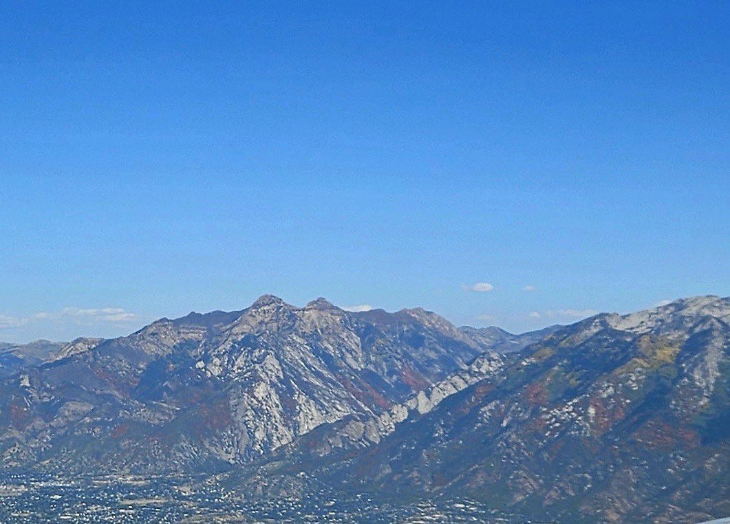 You’ve seen #Utah bring it with the #fallcolors but have you seen it from 18,000 fr above? Curt Benjamin sharing the #beaUTAHFul view with <a href="/abc4utah/">ABC4 News</a> 

🧡🍁🍂🧡

I’m here for it always- &amp; the clear Friday skies to boot! #utwx