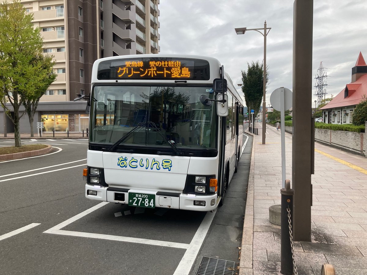 m3lab_NIT's tweet photo. 今の名取駅西口には2784がいました!
#m3lab #仙台高専 #桜交通 #さようなら白い車体に桜吹雪 #なとりん号 #バス #路線バス #名取駅 #名取市 #仙台 # https://t.co/hPGESjucaG