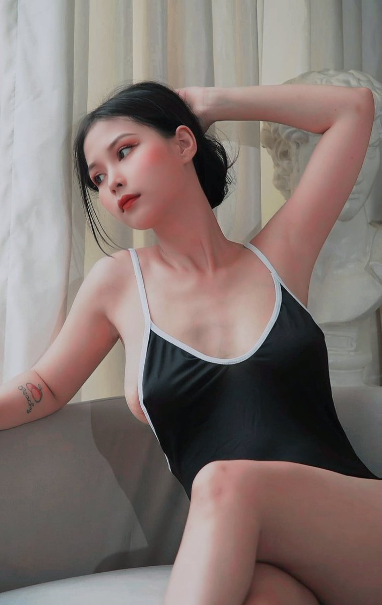 Hannhi22's tweet photo. Thiếu phụ bên cửa sổ 🤣🤣
#hannhi22 #beautiful #sexygril https://t.co/lXakxbgq4R