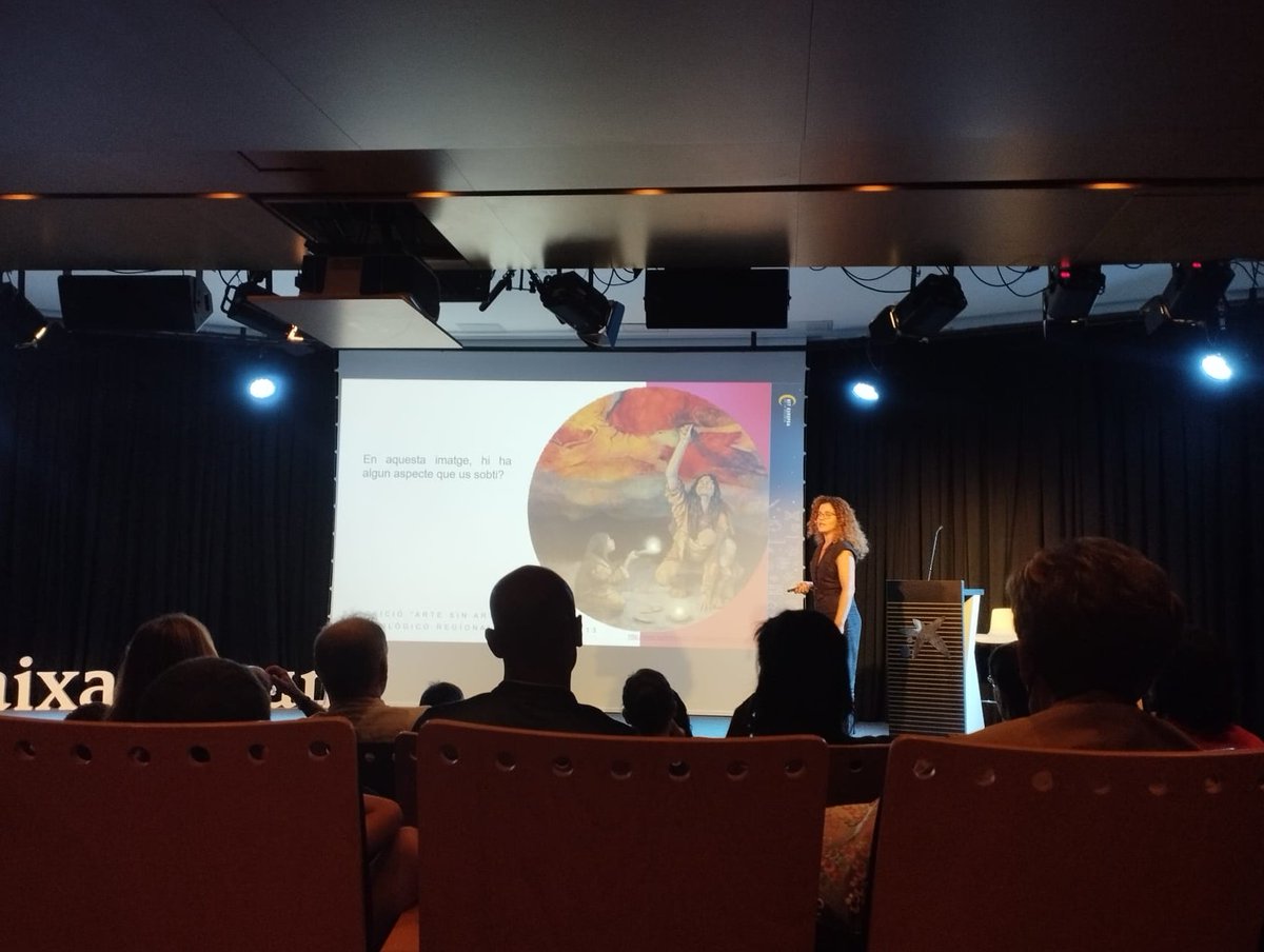 Xerrada "On eren les dones a la prehistòria ?" a carrec de @arqueoMarinaLR a la nit de la Recerca. 
Talk "Where were the women in prehistory?" on the night of the Research. #Caixaforumtarragona #IPHES  <a href="/CaixaForum_CAT/">CaixaForum</a> #nitdelarecerca #tarragona 🤗👏🏻💪🏻💜🦷